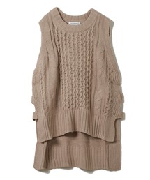 ケーブルニットベスト