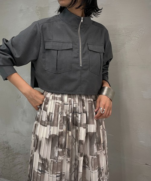 &g'aime(アンジェム)の「【&g'aime】フロントジッパーショートブラウス(シャツ/ブラウス・レディース・ブラック/チャコールグレー/グレイッシュベージュ・FREE)」の3枚目の写真