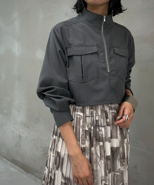 &g'aime(アンジェム)の「【&g'aime】フロントジッパーショートブラウス(シャツ/ブラウス・レディース・ブラック/チャコールグレー/グレイッシュベージュ・FREE)」の13枚目の写真