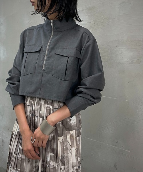 &g'aime(アンジェム)の「【&g'aime】フロントジッパーショートブラウス(シャツ/ブラウス・レディース・ブラック/チャコールグレー/グレイッシュベージュ・FREE)」の14枚目の写真