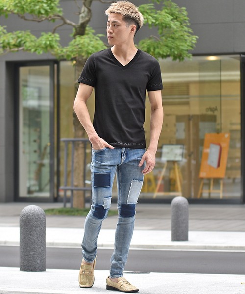 BLACK by VANQUISH（ブラックバイバンキッシュ）の「【BLACK by VANQUISH】カッティングロゴVネック半袖Tシャツ（Tシャツ/カットソー・メンズ・ホワイト/ブラック・XL/M/L）」の7枚目の写真