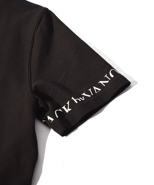 BLACK by VANQUISH（ブラックバイバンキッシュ）の「【BLACK by VANQUISH】カッティングロゴVネック半袖Tシャツ（Tシャツ/カットソー・メンズ・ホワイト/ブラック・XL/M/L）」の10枚目の写真