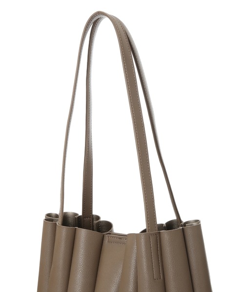 earth music&ecology（アースミュージックアンドエコロジー）の「プリーツトートバッグ ＊（トートバッグ・レディース・ブラック/モカ・FREE）」の6枚目の写真