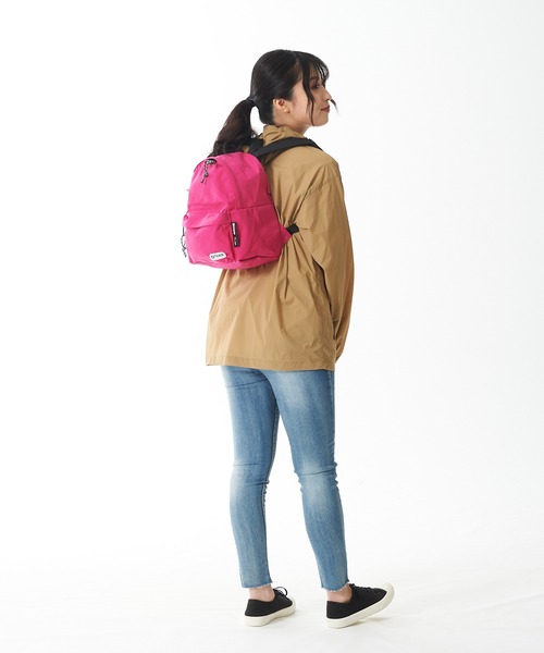 OUTDOOR PRODUCTS(アウトドアプロダクツ)の「452W X-SMALL ナイロンデイパック 10.4L コーデュラナイロン仕様(バックパック/リュック・メンズ・グリーン/ピンク/ライトグレー/ワイン/オレンジ/レッド/ブラック/パープル/ベージュ/エメラルド/サックスブルー/ネイビー・FREE)」の15枚目の写真