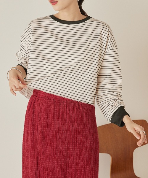 mikke（ミッケ）の「裏毛ボーダー 配色パイピング クロップドトップス/リンガーロンT（Tシャツ/カットソー・レディース・オフホワイト/イエロー/ブルー・FREE）」の2枚目の写真