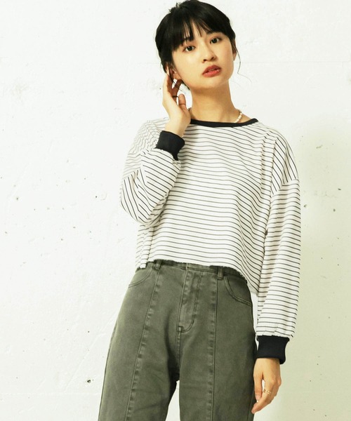 mikke（ミッケ）の「裏毛ボーダー 配色パイピング クロップドトップス/リンガーロンT（Tシャツ/カットソー・レディース・オフホワイト/イエロー/ブルー・FREE）」の16枚目の写真