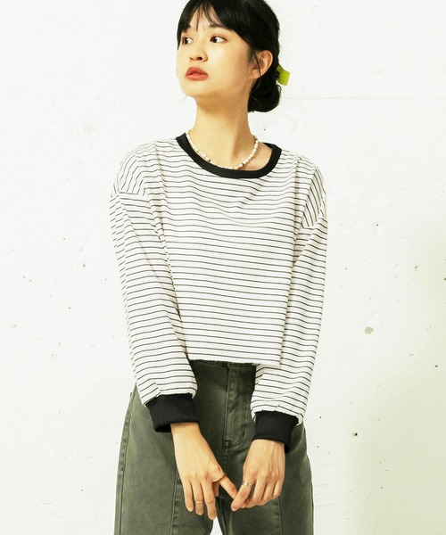 mikke（ミッケ）の「裏毛ボーダー 配色パイピング クロップドトップス/リンガーロンT（Tシャツ/カットソー・レディース・オフホワイト/イエロー/ブルー・FREE）」の20枚目の写真