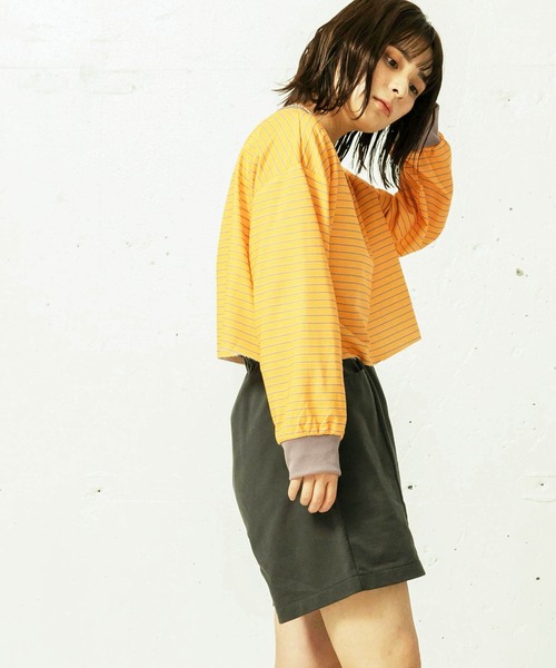 mikke（ミッケ）の「裏毛ボーダー 配色パイピング クロップドトップス/リンガーロンT（Tシャツ/カットソー・レディース・オフホワイト/イエロー/ブルー・FREE）」の12枚目の写真