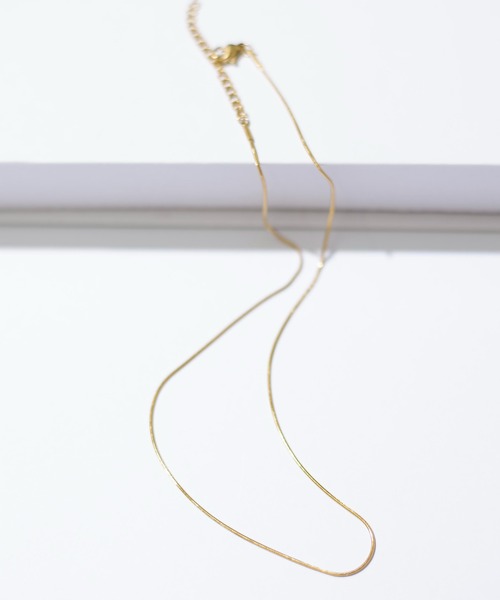 MAISON BREEZE（メゾンブリーズ）の「【MAISON BREEZE】スネークチェーンネックレス KNF（ネックレス・レディース・シルバー/ゴールド・45）」の2枚目の写真