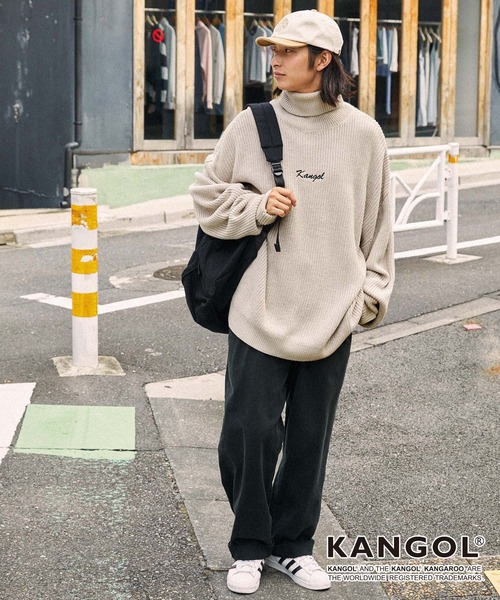 KANGOL(カンゴール)の「KANGOL/カンゴール 別注 ロゴ刺繍 オーバーサイズ アゼアミ ダルマスリーブ タートルネックニット(ニット/セーター・メンズ・オフホワイト/ベージュ/ブラック/ベージュ系その他2/グレイッシュベージュ/ブラウン系その他/イエロー/グリーン/ブルー/カーキ/ネイビー・FREE)」の17枚目の写真