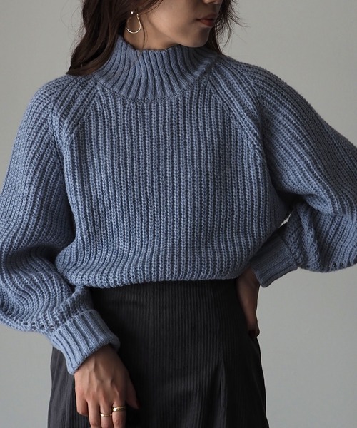 Riberry（リベリー）の「ボリュームスリーブハイネックニット（ニット/セーター・レディース・オフホワイト/グレー/ベージュ/ブルー・MEDIUM）」の4枚目の写真