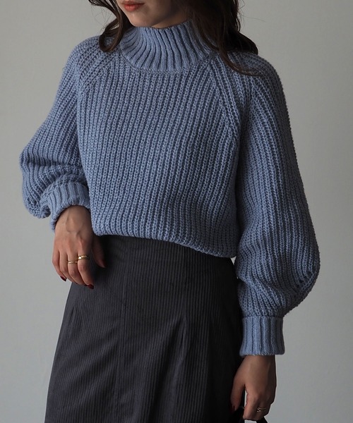 Riberry（リベリー）の「ボリュームスリーブハイネックニット（ニット/セーター・レディース・オフホワイト/グレー/ベージュ/ブルー・MEDIUM）」の10枚目の写真