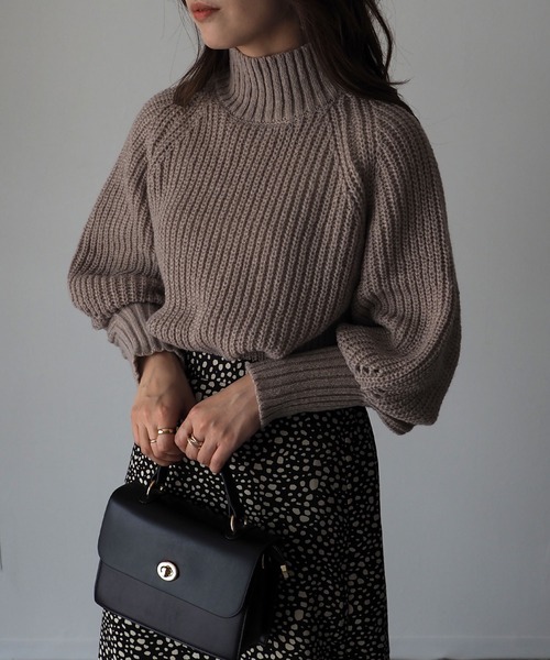 Riberry（リベリー）の「ボリュームスリーブハイネックニット（ニット/セーター・レディース・オフホワイト/グレー/ベージュ/ブルー・MEDIUM）」の20枚目の写真