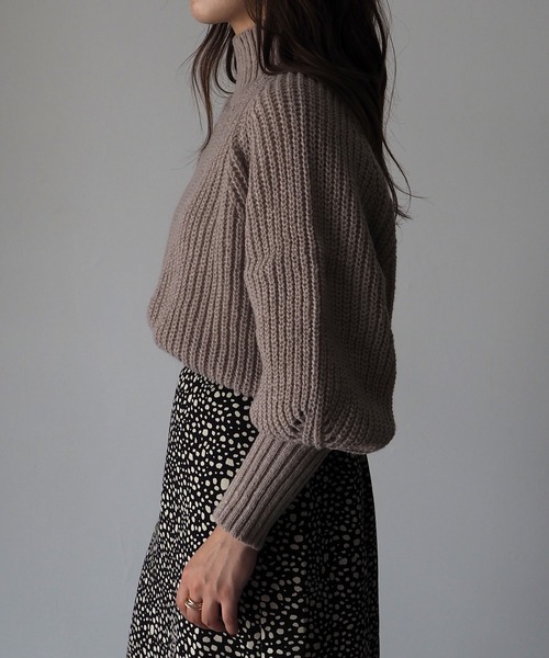 Riberry（リベリー）の「ボリュームスリーブハイネックニット（ニット/セーター・レディース・オフホワイト/グレー/ベージュ/ブルー・MEDIUM）」の17枚目の写真