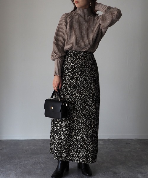 Riberry（リベリー）の「ボリュームスリーブハイネックニット（ニット/セーター・レディース・オフホワイト/グレー/ベージュ/ブルー・MEDIUM）」の16枚目の写真