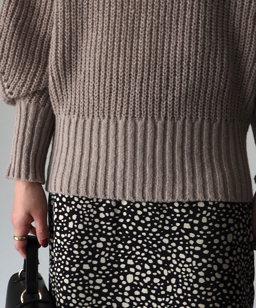 Riberry（リベリー）の「ボリュームスリーブハイネックニット（ニット/セーター・レディース・オフホワイト/グレー/ベージュ/ブルー・MEDIUM）」の8枚目の写真