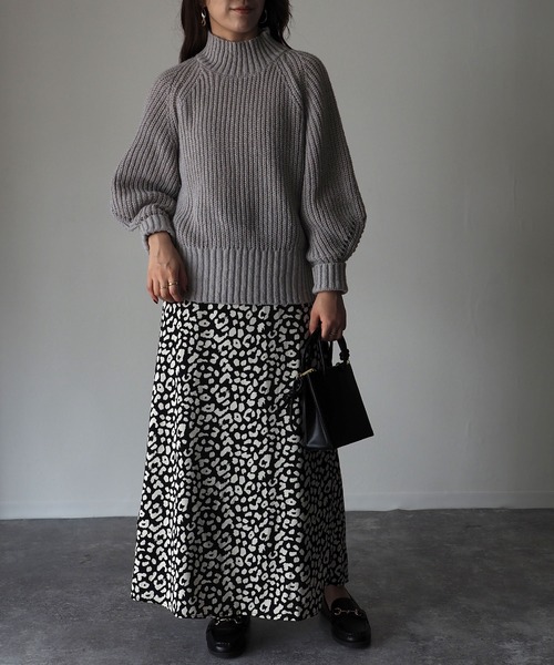 Riberry（リベリー）の「ボリュームスリーブハイネックニット（ニット/セーター・レディース・オフホワイト/グレー/ベージュ/ブルー・MEDIUM）」の19枚目の写真