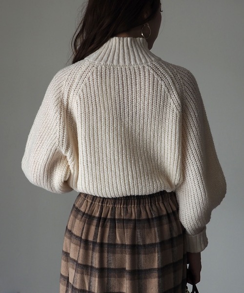 Riberry（リベリー）の「ボリュームスリーブハイネックニット（ニット/セーター・レディース・オフホワイト/グレー/ベージュ/ブルー・MEDIUM）」の15枚目の写真
