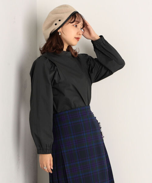 fredy couleur(フレディクルール)の「スタンドカラーパフ袖ブラウス(シャツ/ブラウス・レディース・チャコールグレー/オフホワイト/ピンク・38)」の10枚目の写真