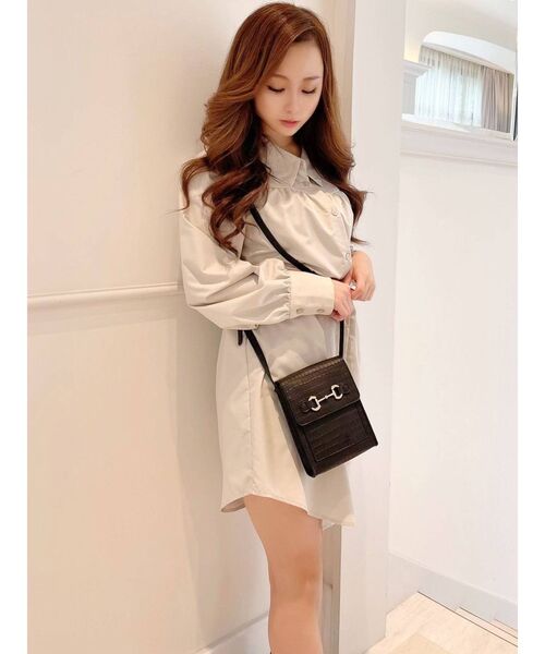 RESEXXY（リゼクシー）の「ベーシックシャツミニワンピース（シャツワンピース・レディース・ブラック/ベージュ/オフホワイト/ピンク/ブルー・FREE）」の3枚目の写真