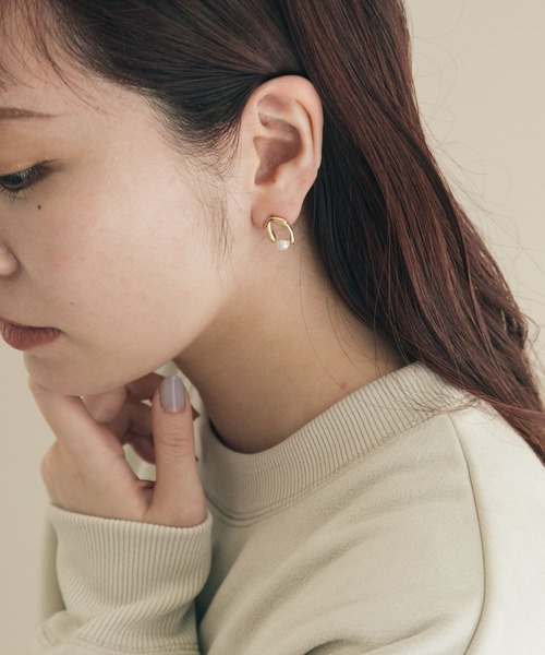 SMELLY（スメリー）の「ポイントパールメタルピアス（ピアス（両耳用）・レディース・ゴールド・-）」の3枚目の写真