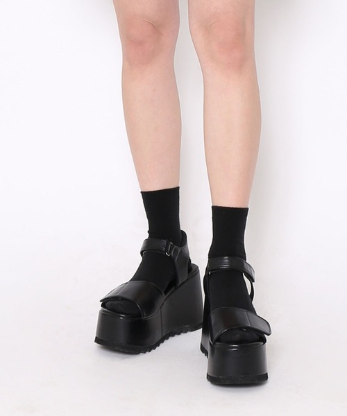 PUNYUS（プニュズ）の「厚底ベルクロサンダル（サンダル・レディース・ブラック・1/2/3/4）」の17枚目の写真