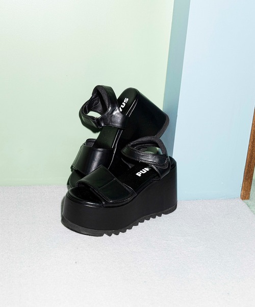 PUNYUS（プニュズ）の「厚底ベルクロサンダル（サンダル・レディース・ブラック・1/2/3/4）」の16枚目の写真