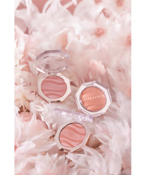 DEAR DAHLIA（ディアダリア）の「ブルーミングエディション ペタルグローブラッシャー（チーク・レディース・インフューズド/フラッシュド/タッチド・FREE）」の4枚目の写真