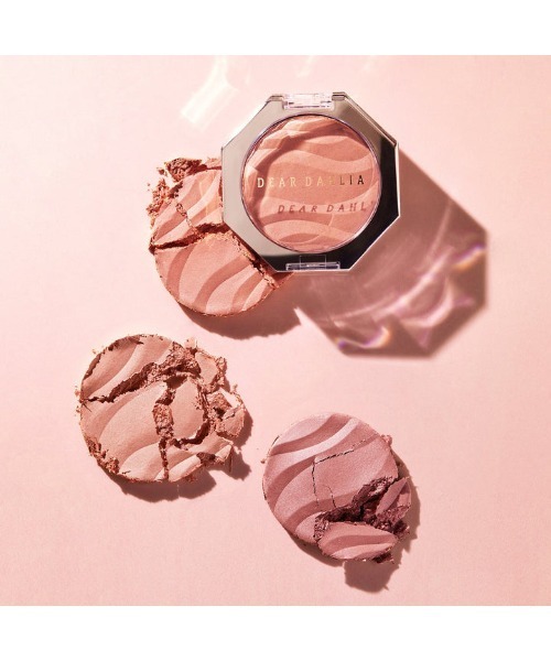 DEAR DAHLIA（ディアダリア）の「ブルーミングエディション ペタルグローブラッシャー（チーク・レディース・インフューズド/フラッシュド/タッチド・FREE）」の8枚目の写真