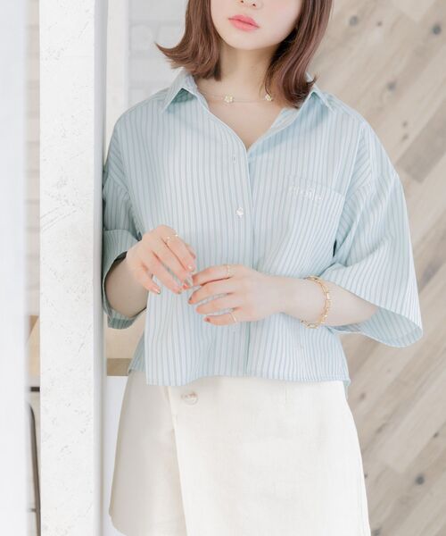 ems excite(エムズエキサイト)の「ロゴ刺繍ストライプSH(シャツ/ブラウス・レディース・グリーン系その他/ブラウン系その他/レッド系その他・FREE)」の3枚目の写真