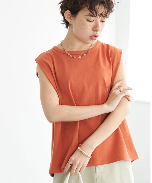 earth music&ecology(アースミュージックアンドエコロジー)の「タックノースリーブバックスリットプルオーバー(Tシャツ/カットソー・レディース・ブラック/オフホワイト/オリーブ/オレンジ/ブルーグリーン・FREE)」の5枚目の写真