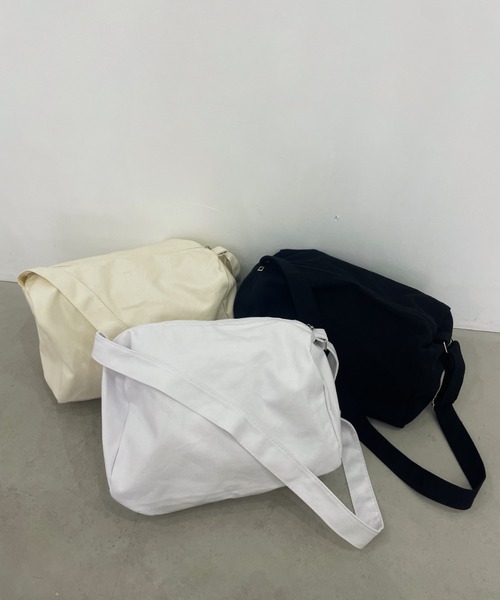 CLEA(クレア)の「アジャスターベルト ユニセックス ビッグキャンバスショルダーバッグ / A4収納可能(ショルダーバッグ・レディース・ブラック/グリーン/アイボリー/グリーン系その他/ホワイト/カーキ/ベージュ・FREE)」の9枚目の写真