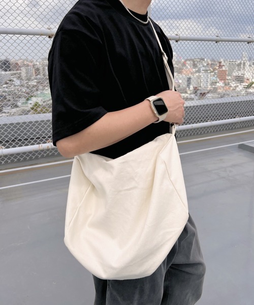 CLEA(クレア)の「アジャスターベルト ユニセックス ビッグキャンバスショルダーバッグ / A4収納可能(ショルダーバッグ・レディース・ブラック/グリーン/アイボリー/グリーン系その他/ホワイト/カーキ/ベージュ・FREE)」の10枚目の写真