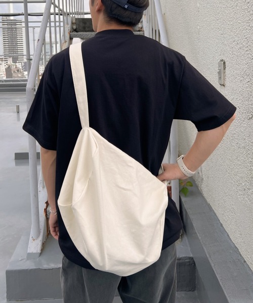 CLEA(クレア)の「アジャスターベルト ユニセックス ビッグキャンバスショルダーバッグ / A4収納可能(ショルダーバッグ・レディース・ブラック/グリーン/アイボリー/グリーン系その他/ホワイト/カーキ/ベージュ・FREE)」の11枚目の写真