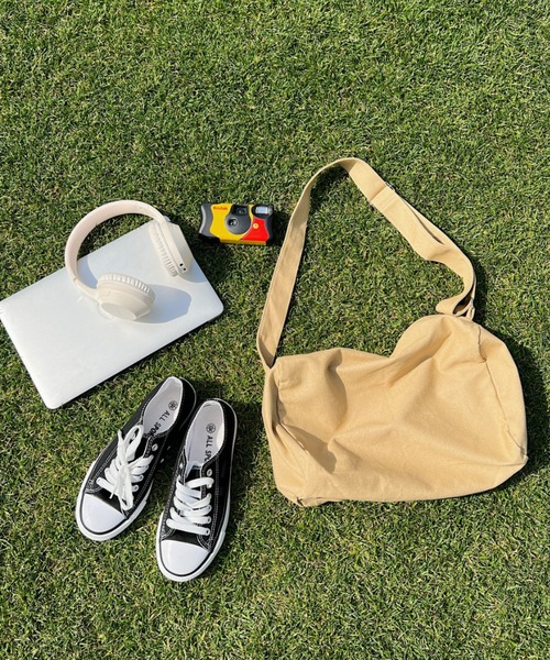 CLEA(クレア)の「アジャスターベルト ユニセックス ビッグキャンバスショルダーバッグ / A4収納可能(ショルダーバッグ・レディース・ブラック/グリーン/アイボリー/グリーン系その他/ホワイト/カーキ/ベージュ・FREE)」の18枚目の写真