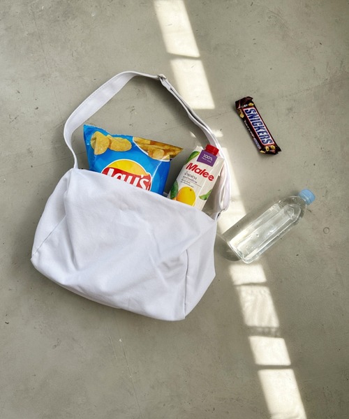 CLEA(クレア)の「アジャスターベルト ユニセックス ビッグキャンバスショルダーバッグ / A4収納可能(ショルダーバッグ・レディース・ブラック/グリーン/アイボリー/グリーン系その他/ホワイト/カーキ/ベージュ・FREE)」の20枚目の写真