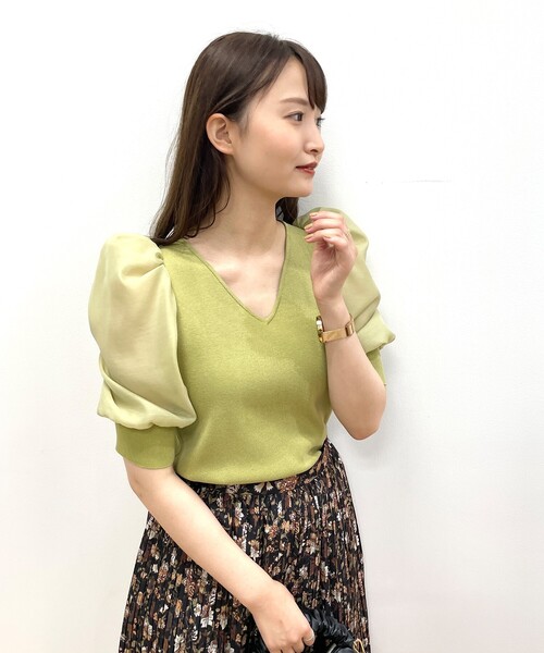 index(インデックス)の「◆Vネックドッキングパフスリーブニット【WEB限定サイズ】(ニット/セーター・レディース・ブラック/オフホワイト/イエロー系その他・40/38/42/36)」の3枚目の写真