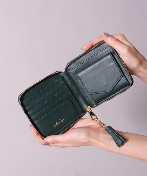 Dadora 【美品】タッセル付き二つ折り財布 ブラウン Dakota ブラウン 二つ折り財布 タッセル付き - メルカリ
