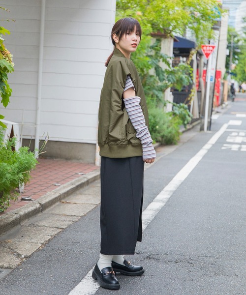 w closet(ダブルクローゼット)の「MA-1ベスト(ダウンベスト・レディース・ブラック/ダークカーキ/ライトベージュ・FREE)」の5枚目の写真