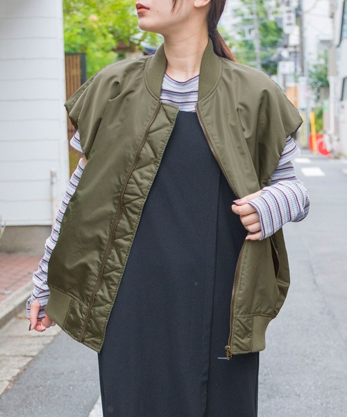 w closet(ダブルクローゼット)の「MA-1ベスト(ダウンベスト・レディース・ブラック/ダークカーキ/ライトベージュ・FREE)」の6枚目の写真