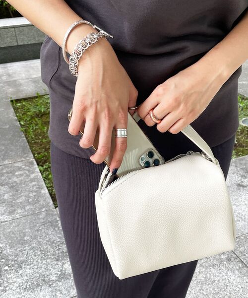 OPAQUE.CLIP（オペークドットクリップ）の「◆ボックスワンハンドルミニショルダーバッグ（ショルダーバッグ・レディース・ブラック/オフホワイト/オレンジ/ダークグリーン・00）」の6枚目の写真