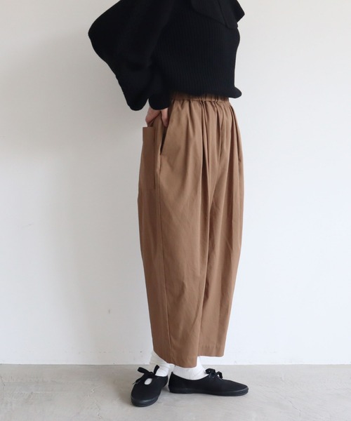 yuni(ユニ )の「80/2強撚コットン ギャバ ゴムタック パンツ(その他パンツ・レディース・ブラウン/ブラック/その他/グリーン・FREE)」の3枚目の写真