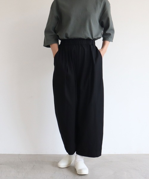 yuni(ユニ )の「80/2強撚コットン ギャバ ゴムタック パンツ(その他パンツ・レディース・ブラウン/ブラック/その他/グリーン・FREE)」の2枚目の写真