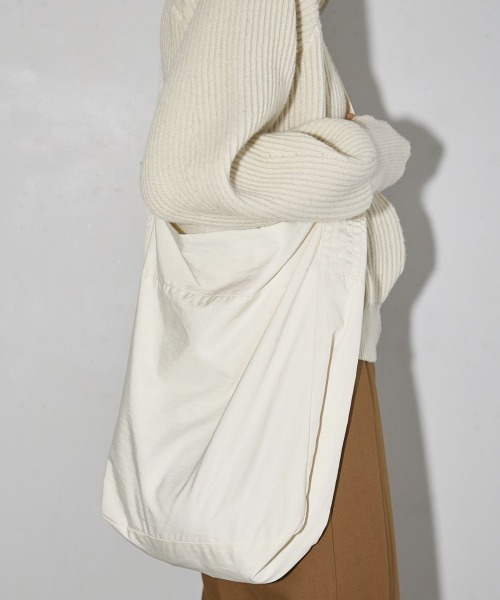 TODAYFUL（トゥデイフル）の「TODAYFUL(トゥデイフル) "Typewriter Shoulder Bag"タイプライターショルダーバッグ/12121004（ショルダーバッグ・レディース・キナリ/ブラック・ONE SIZE）」の2枚目の写真