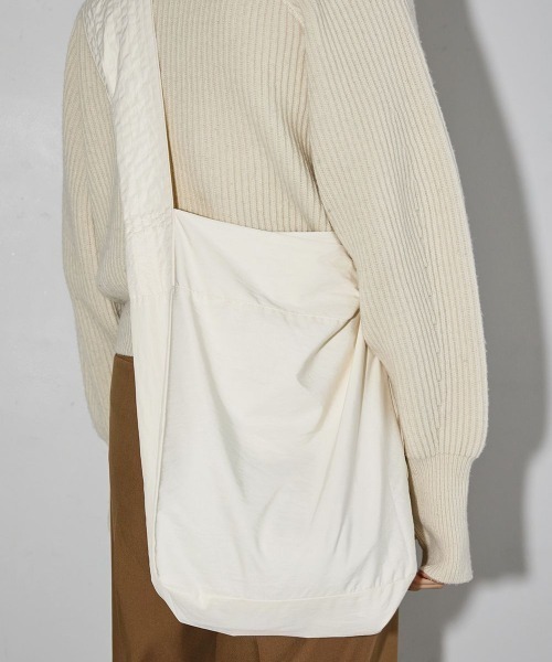 TODAYFUL（トゥデイフル）の「TODAYFUL(トゥデイフル) "Typewriter Shoulder Bag"タイプライターショルダーバッグ/12121004（ショルダーバッグ・レディース・キナリ/ブラック・ONE SIZE）」の4枚目の写真