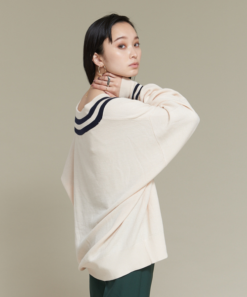 NOMINE(ノミネ)の「ビッグVラインカノコオーバーニット(ニット/セーター・レディース・ブラック/オレンジ/グリーン/アイボリー・フリー)」の2枚目の写真