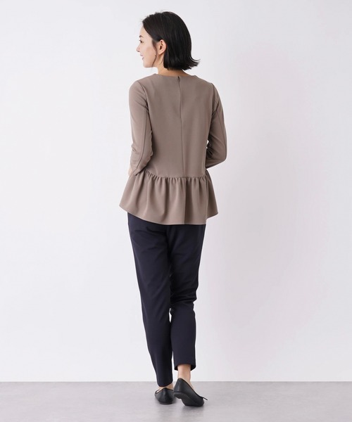 BEATRICE（ベアトリス）の「【BEATRICE】ペプラムプルオーバーブラウス（シャツ/ブラウス・レディース・ダークネイビー/ブラック/モカ・2）」の22枚目の写真