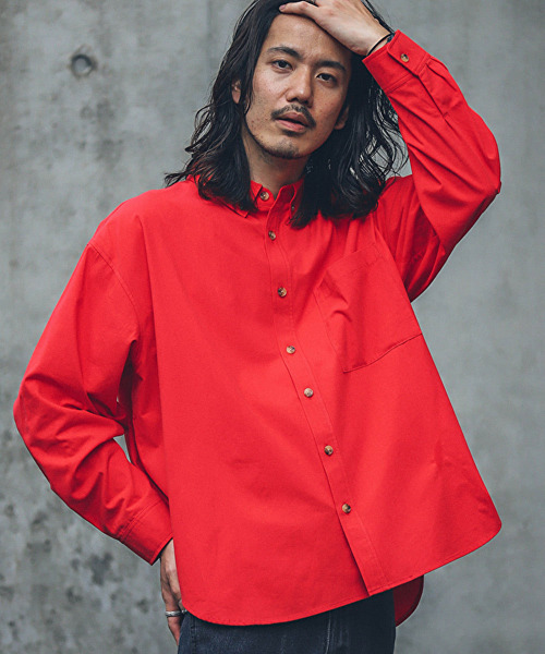 URBAN RESEARCH Sonny Label(アーバンリサーチサニーレーベル)の「シンプルオーバーボタンダウンシャツ(シャツ/ブラウス・メンズ・レッド/オフホワイト/グリーン/ブルー系その他・MEDIUM/LARGE)」の4枚目の写真