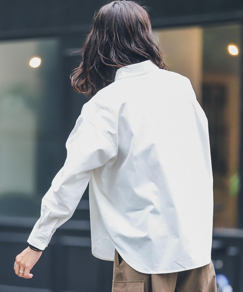 URBAN RESEARCH Sonny Label(アーバンリサーチサニーレーベル)の「シンプルオーバーボタンダウンシャツ(シャツ/ブラウス・メンズ・レッド/オフホワイト/グリーン/ブルー系その他・MEDIUM/LARGE)」の6枚目の写真