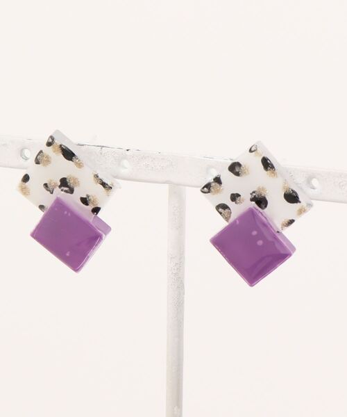 tone(トーン)の「【kun】大人かわいい牛柄ピアス(MA)(ピアス(両耳用)・レディース・グレー/グリーン/イエロー/ピンクベージュ/レッド/ブルー系その他/シルバー/ブラウン/ブルー/ターコイズブルー/パープル/オレンジ/イエローゴールド/ピンク/ブラック・FREE)」の1枚目の写真